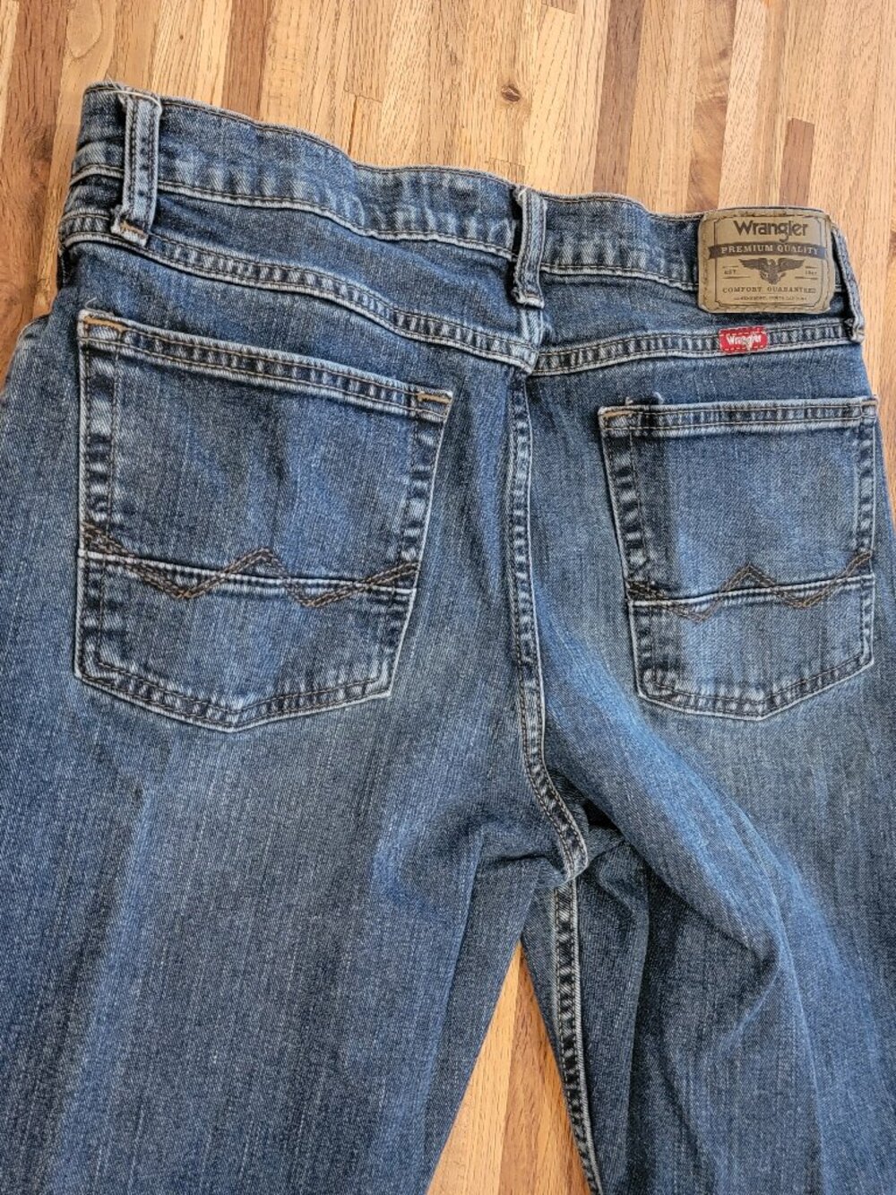 Wrangler Relaxed Bootcut Jeans Men's W 30/L 32 - Picture 3 of 9